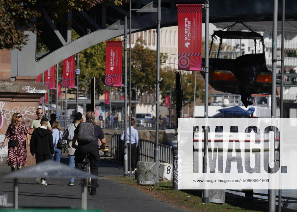 Frankfurt Impressionen 05.10.2026 Die 78. Frankfurter Buchmesse öffnet am 7.10. (Mittwoch) für Fachbesucher und ab 9.10. (Freitag) für das breite Publikum aus der ganzen Welt ihre Tore. Piblikumsprogramm im Ehrengast Pavillon von Tschechien. Zu Gast sind promintente Autoren und Content Creator mit Lesungen und Interviews sowie Signierstunden Frankfurt (Main) Hessen Deutschland