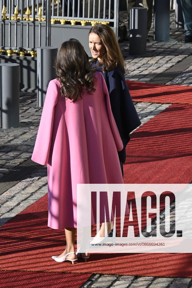 LKS 20261006 Queen Letizia of Spain and Suzanne Innes-Stubb (R) during the welcoming ceremony in front of the Presidential Palace in Helsinki, Finland, on October 6, 2026. King Felipe and Queen Letizia are on a two-day state visit to Finland. - MARKKU ULANDER Helsinki Finland