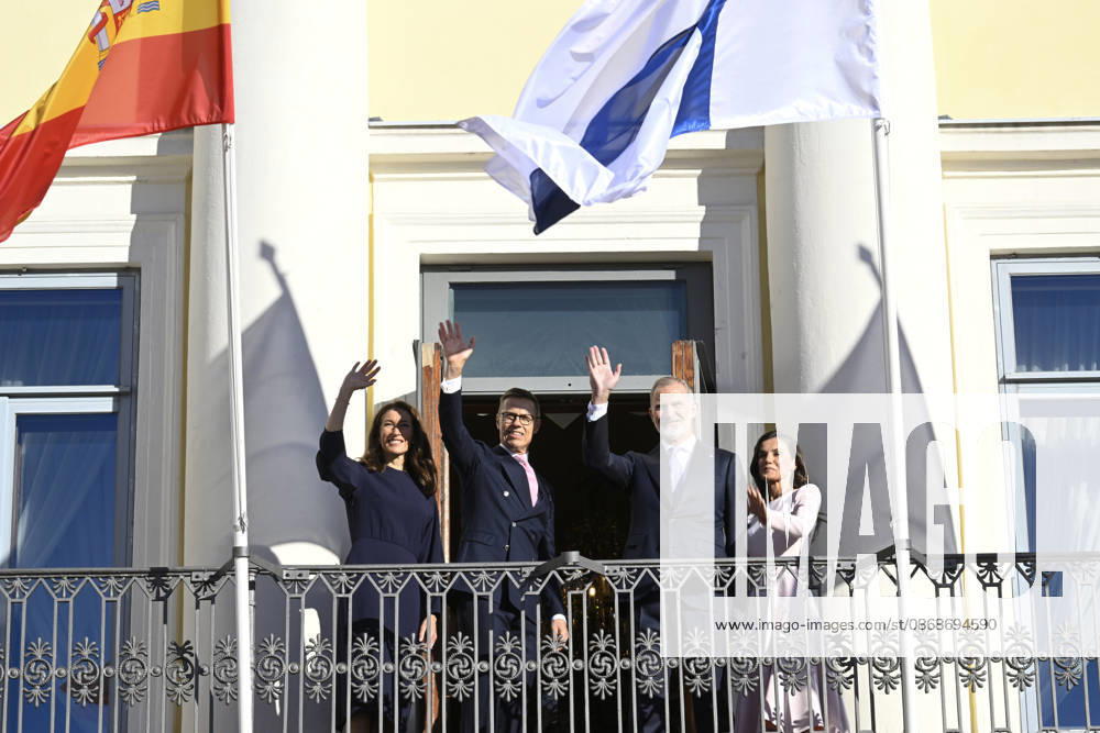 LKS 20261006 King Felipe and Queen Letizia (R) of Spain and President Alexander Stubb of Finland and his wife Suzanne Innes-Stubb (L) during the welcoming ceremony in front of the Presidential Palace in Helsinki, Finland, on October 6, 2026. King Felipe and Queen Letizia are on a two-day state visit to Finland. - MARKKU ULANDER Helsinki Finland