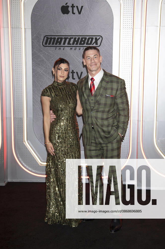 John Cena mit Ehefrau Shay Shariatzadeh bei der Premiere des Apple TV-Films Matchbox The Movie im AMC Lincoln Square Theater. New Yok