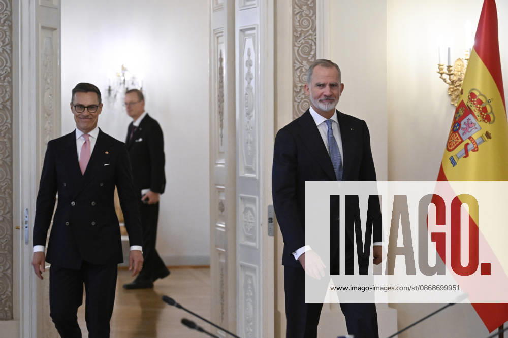 LKS 20261006 King Felipe (R) of Spain and President Alexander Stubb of Finland (L) arrive for their delegations meeting at the Presidential Palace in Helsinki, Finland, on October 6, 2026. King Felipe and Queen Letizia are on a two-day state visit to Finland. - MARKKU ULANDER Helsinki Finland