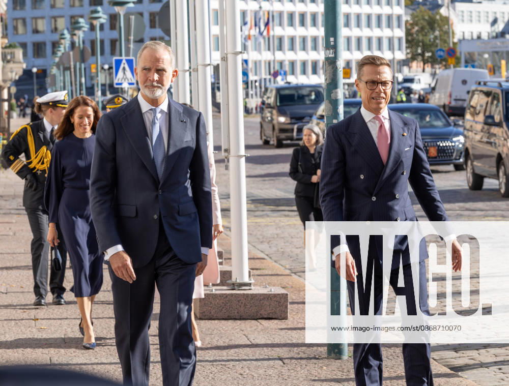 King Felipe VI, Alexander Stubb, Spain, Finland, Helsinki, Pohjoisesplanadi, Helsinki City Hall, state visit, Spanish royal family, president, diplomacy, walking, kuningas Felipe VI, Espanja, Suomi, Helsingin kaupungintalo, valtiovierailu, Espanjan kuningasperhe, presidentti, diplomatia, kavely Helsinki Finland - ZUMAt172 20261006_zip_t172_036