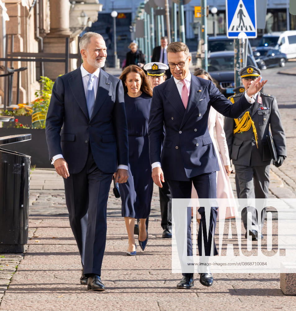 King Felipe VI, Alexander Stubb, Spain, Finland, Helsinki, Pohjoisesplanadi, Helsinki City Hall, state visit, Spanish royal family, president, diplomacy, walking, kuningas Felipe VI, Espanja, Suomi, Helsingin kaupungintalo, valtiovierailu, Espanjan kuningasperhe, presidentti, diplomatia, kavely Helsinki Finland - ZUMAt172 20261006_zip_t172_039