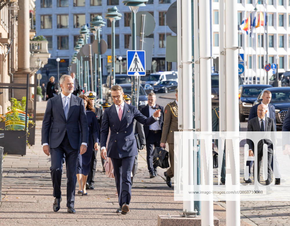 King Felipe VI, Alexander Stubb, Spain, Finland, Helsinki, Pohjoisesplanadi, Helsinki City Hall, state visit, Spanish royal family, president, diplomacy, walking, kuningas Felipe VI, Espanja, Suomi, Helsingin kaupungintalo, valtiovierailu, Espanjan kuningasperhe, presidentti, diplomatia, kavely Helsinki Finland - ZUMAt172 20261006_zip_t172_040