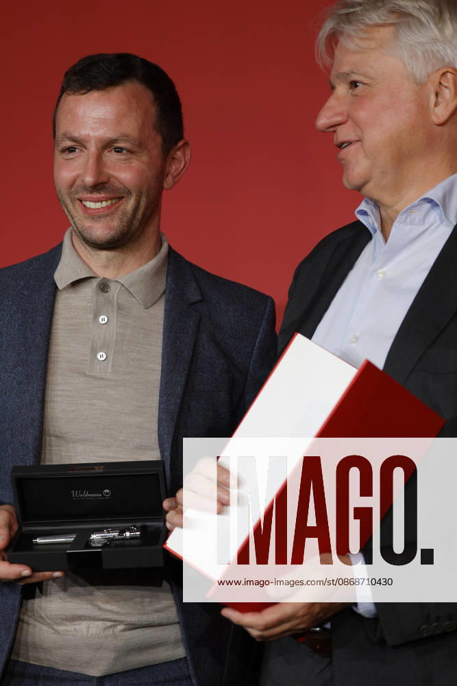 Frankfurt Impressionen 06.10.2026 Die 78. Frankfurter Buchmesse verabschiedet den langjährigen Direktor Juergen Boos links Sebastian GUGGOLZ Vorsteher des Börsenvereins des Deutschen Buchhandels Frankfurt (Main) Hessen Deutschland