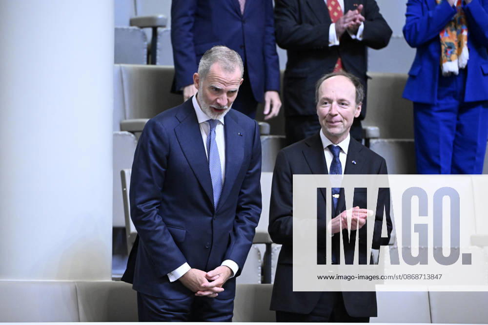 Spain s King Felipe (L) is seen with Speaker of the Finnish Parliament Jussi Halla-aho in the gallery of the parliament as he follows a plenary session in Helsinki, Finland, on October 6, 2026. Spain s King Felipe and Queen Letizia are on a two-day state visit to Finland. - HEIKKI SAUKKOMAA Helsinki Finland