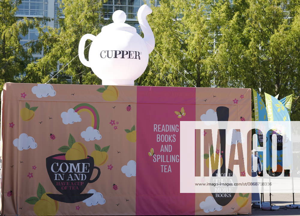 Frankfurt Impressionen 06.10.2026 Die 78. Frankfurter Buchmesse mit dem Freigelände Agora mit Speisen- und Getränke-Stände hier Cup of Tea Frankfurt (Main) Hessen Deutschland