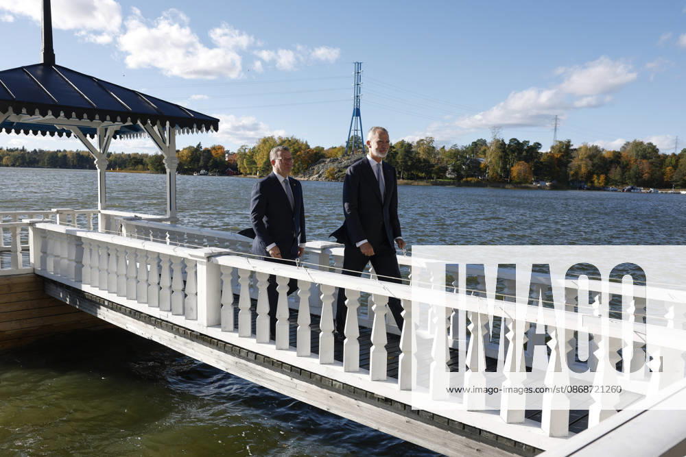 King of Spain Felipe VI (R) and Finnish Prime Minister Petteri Orpo (L) stroll through the backyard of the prime minister s official residence during a meeting, as part of the Spanish king and queen s state visit to Finland in Helsinki, Finland, 06 October 2026. Spanish King and Queen visit Finland !ACHTUNG: NUR REDAKTIONELLE NUTZUNG!