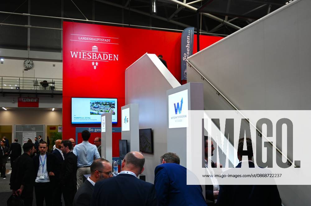 Die EXPO REAL 2026 findet aktuell auf dem Messegelände der Messe München statt. Sie ist Europas grösste internationale Fachmesse für Immobilien, Investitionen und Infrastruktur. Foto: Messestand der Landeshauptstadt Wiesbaden.
