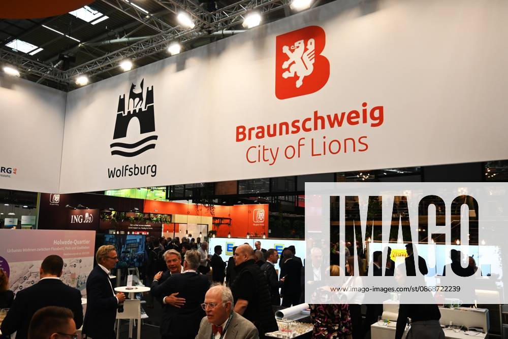 Die EXPO REAL 2026 findet aktuell auf dem Messegelände der Messe München statt. Sie ist Europas grösste internationale Fachmesse für Immobilien, Investitionen und Infrastruktur. Foto: Messestand Wolfsburg und Braunschweig.
