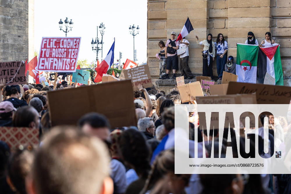 Students Demonstration Over Education Conditions - Bordeaux High school students demonstrate in the streets during a nationwide mobilization calling for more resources and improved conditions in school, in Bordeaux, France, on October 6, 2026. Photo by Margot Le Gonidec ABACAPRESS.COM Bordeaux France