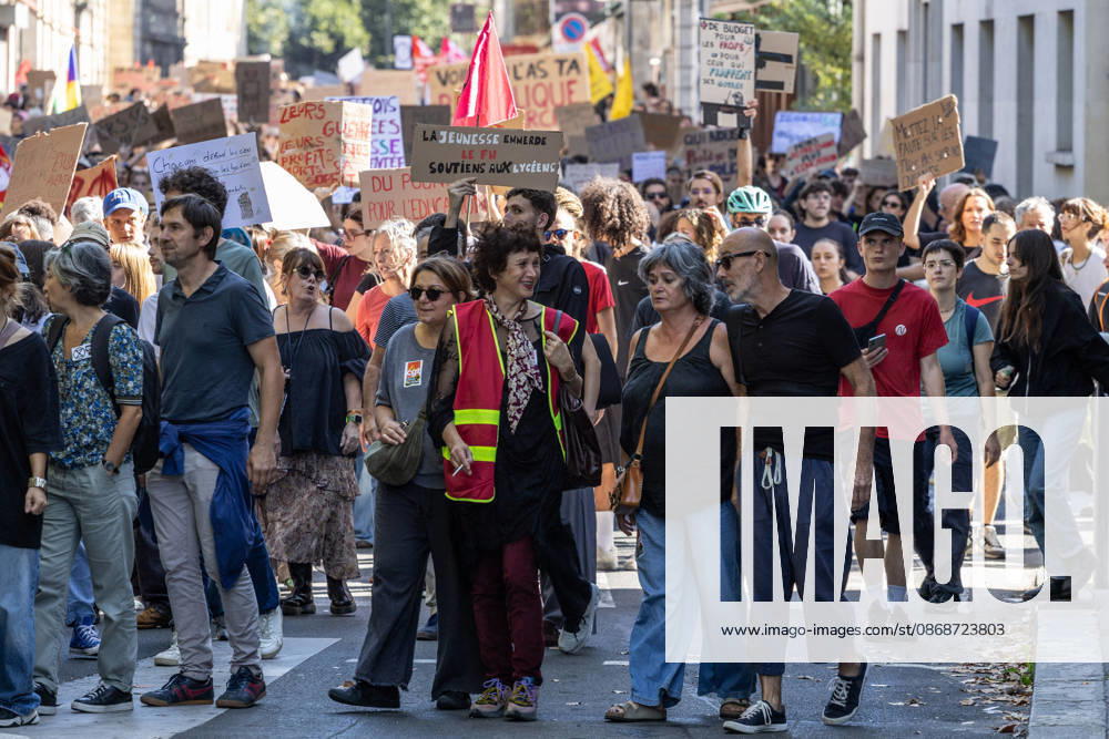 Students Demonstration Over Education Conditions - Bordeaux High school students demonstrate in the streets during a nationwide mobilization calling for more resources and improved conditions in school, in Bordeaux, France, on October 6, 2026. Photo by Margot Le Gonidec ABACAPRESS.COM Bordeaux France