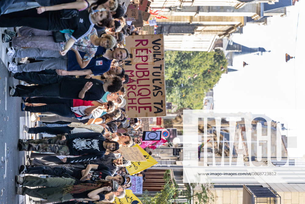 Students Demonstration Over Education Conditions - Bordeaux High school students demonstrate in the streets during a nationwide mobilization calling for more resources and improved conditions in school, in Bordeaux, France, on October 6, 2026. Photo by Margot Le Gonidec ABACAPRESS.COM Bordeaux France