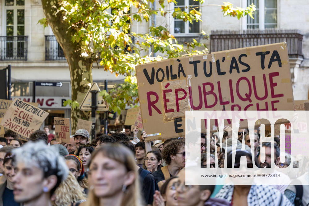 Students Demonstration Over Education Conditions - Bordeaux High school students demonstrate in the streets during a nationwide mobilization calling for more resources and improved conditions in school, in Bordeaux, France, on October 6, 2026. Photo by Margot Le Gonidec ABACAPRESS.COM Bordeaux France