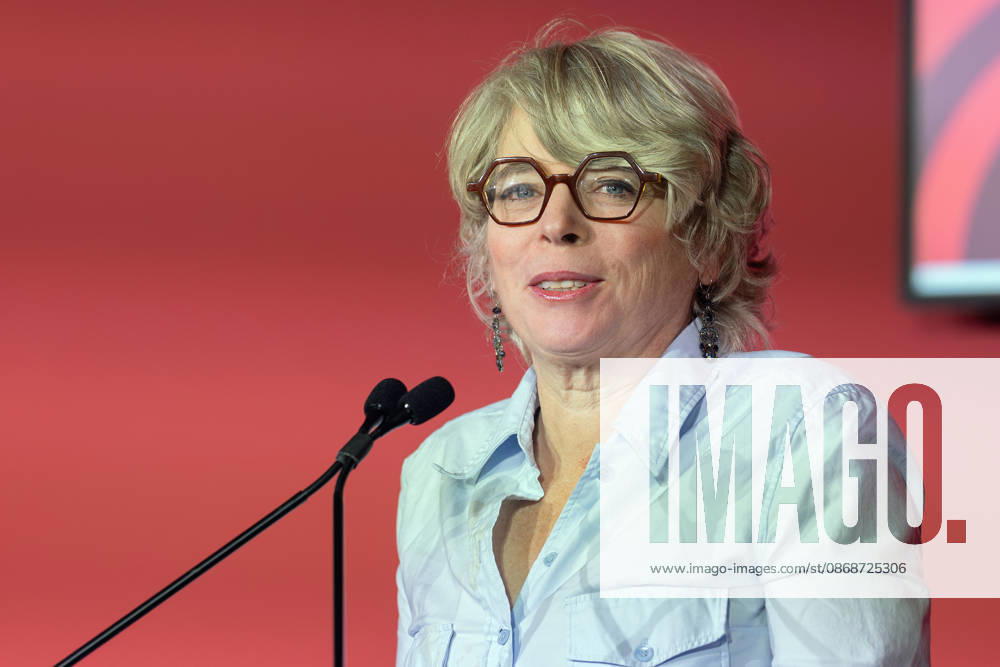Buchmesse Frankfurt 2026 Jill Lepore, US-amerikanische Historikerin und Autorin, spricht während der Pressekonferenz. Eröffnungspressekonferenz der Buchmesse Frankfurt 2026., Frankfurt am Main Hessen Deutschland Messegelände