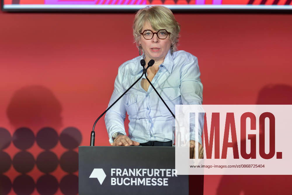 Buchmesse Frankfurt 2026 Jill Lepore, US-amerikanische Historikerin und Autorin, spricht während der Pressekonferenz. Eröffnungspressekonferenz der Buchmesse Frankfurt 2026., Frankfurt am Main Hessen Deutschland Messegelände