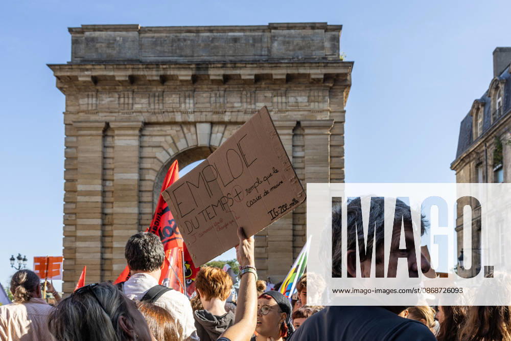 Students Demonstration Over Education Conditions - Bordeaux High school students demonstrate in the streets during a nationwide mobilization calling for more resources and improved conditions in school, in Bordeaux, France, on October 6, 2026. Photo by Margot Le Gonidec ABACAPRESS.COM Bordeaux France