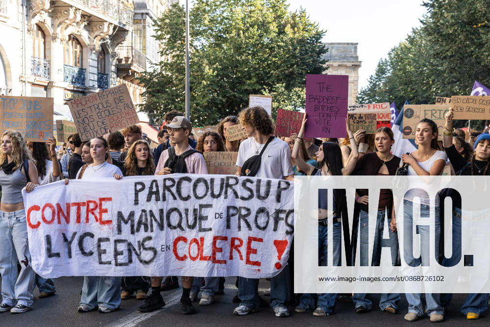 Students Demonstration Over Education Conditions - Bordeaux High school students demonstrate in the streets during a nationwide mobilization calling for more resources and improved conditions in school, in Bordeaux, France, on October 6, 2026. Photo by Margot Le Gonidec ABACAPRESS.COM Bordeaux France