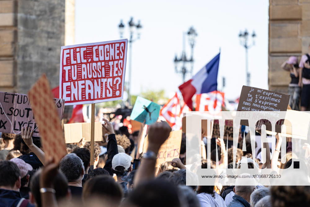 Students Demonstration Over Education Conditions - Bordeaux High school students demonstrate in the streets during a nationwide mobilization calling for more resources and improved conditions in school, in Bordeaux, France, on October 6, 2026. Photo by Margot Le Gonidec ABACAPRESS.COM Bordeaux France