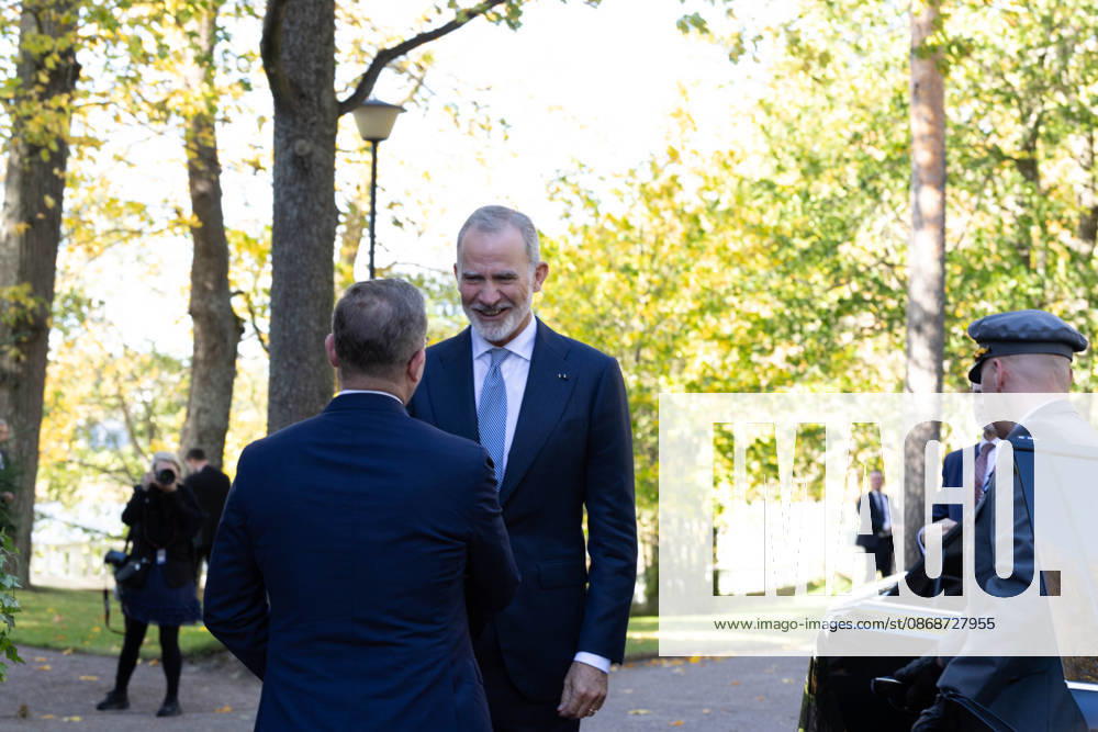 King FELIPE VI of Spain is welcomed by Finnish Prime Minister PETTERI ORPO at the Prime Minister s official residence during the King s state visit to Finland. Helsinki Finland - ZUMAt172 20261006_zip_t172_055