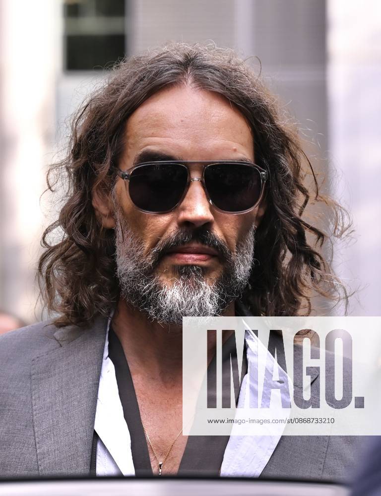 Russell Brand and his wife leave court in London LONDON, UNITED KINGDOM - OCTOBER 6: British comedian Russell Brand leaves Southwark Crown Court with his wife, Laura Brand (not seen), following a preliminary hearing related to rape and sexual assault allegations against him in London, United Kingdom, on October 6, 2026. Rasid Necati Aslim Anadolu London United Kingdom. Editorial use only. Please get in touch for any other usage.