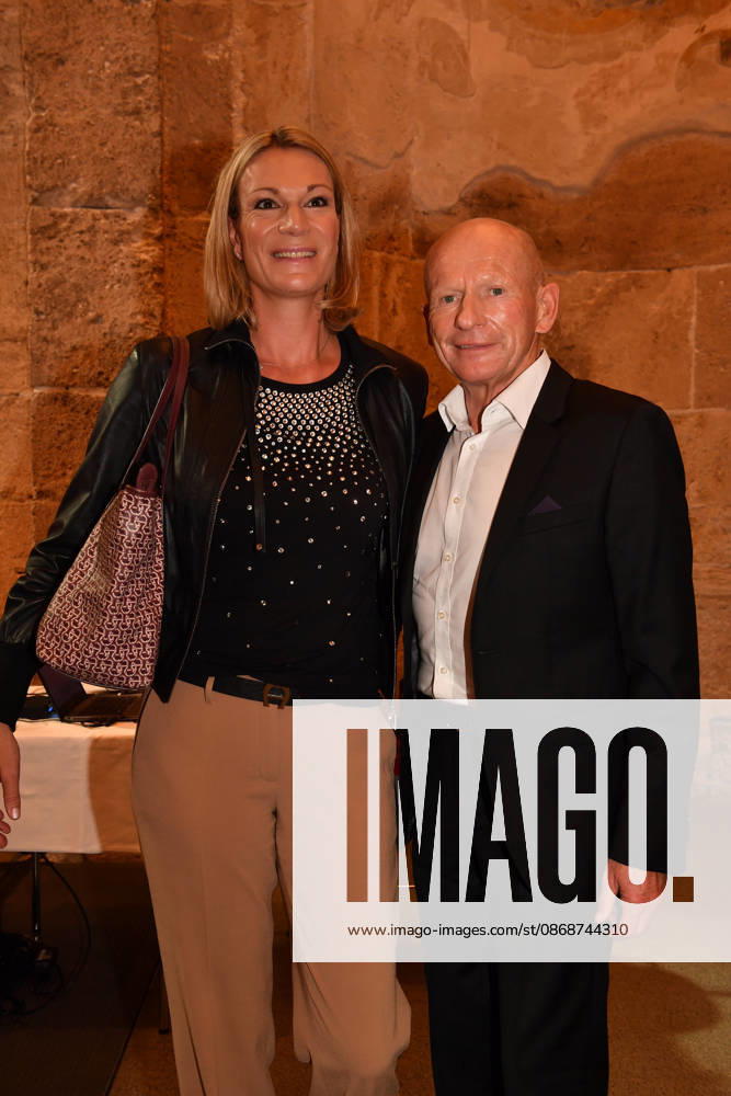 Maria Höfl-Riesch mit Freund Johann Schrempf Verleihung der Bayerischen Staatsmedaille für soziale Verdienste 2026 Allerheiligen-Hofkirche München 06. Oktober 2026