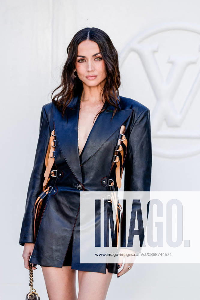Ana de Armas at the photocall for the Louis Vuitton Spring Summer 2027 Women’s Ready-to-Wear Collection show during Paris Fashion Week (PFW) at the Cité internationale universitaire de Paris, France, on October 6, 2026. Olivier Borde, Bestimage. Photocall at the Louis Vuitton Women’s Ready-to-Wear Spring Summer 2027 show as part of Paris Fashion Week on October 6, 2026, in Paris, France. Paris, France
