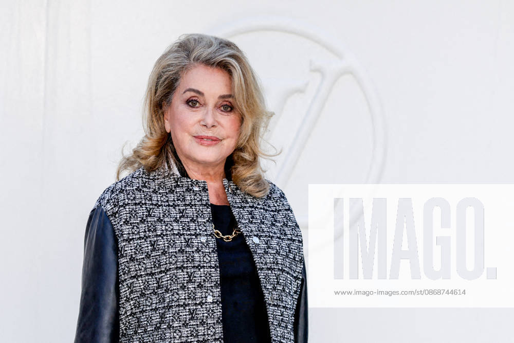 Catherine Deneuve at the photocall for the Louis Vuitton Women’s Ready-to-Wear Spring Summer 2027 show during Paris Fashion Week (PFW) at the Cité internationale universitaire de Paris, France, on October 6, 2026. Olivier Borde, Bestimage. Photocall at the Louis Vuitton Women’s Ready-to-Wear Spring Summer 2027 show as part of Paris Fashion Week on October 6, 2026, in Paris, France. Paris, France