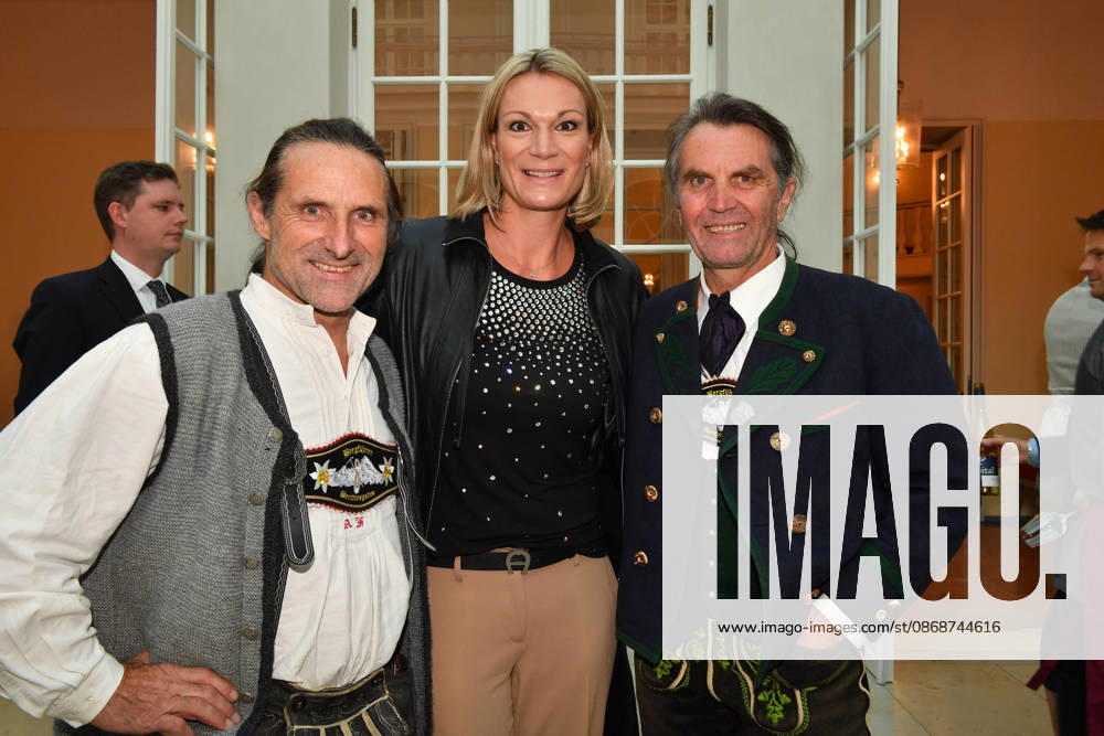 Alexander und Thomas Huber (Huber-Baum) mit Maria Höfl-Riesch Verleihung der Bayerischen Staatsmedaille für soziale Verdienste 2026 Allerheiligen-Hofkirche München 06. Oktober 2026