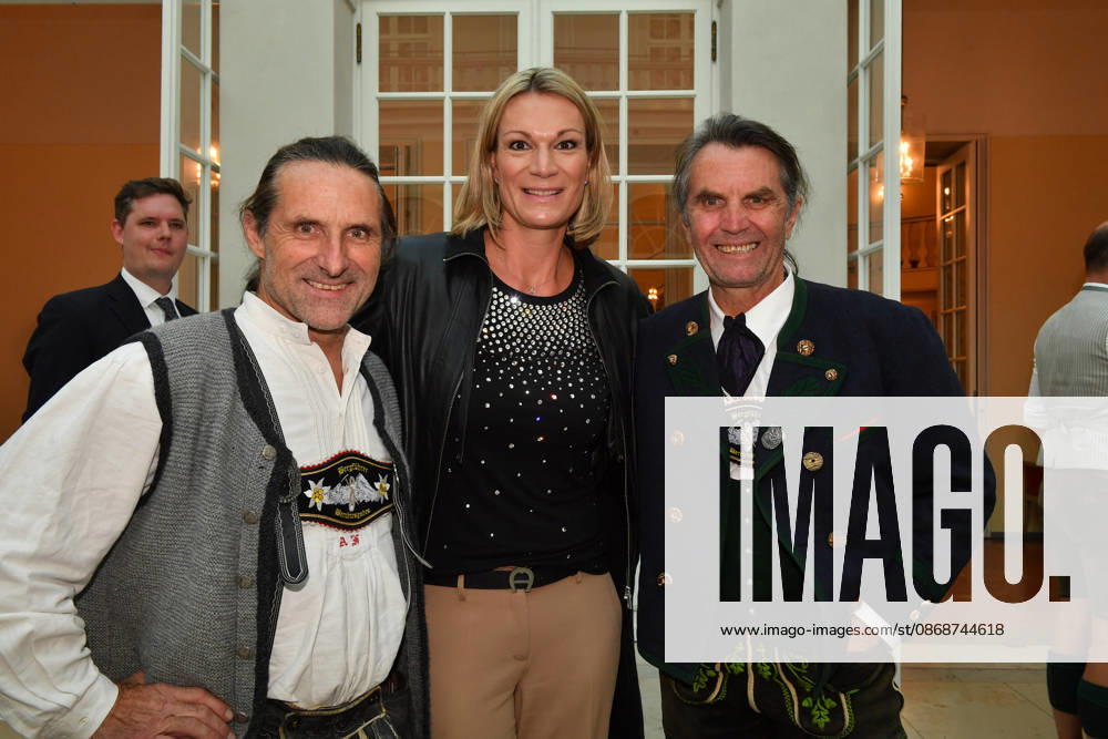 Alexander und Thomas Huber (Huber-Baum) mit Maria Höfl-Riesch Verleihung der Bayerischen Staatsmedaille für soziale Verdienste 2026 Allerheiligen-Hofkirche München 06. Oktober 2026