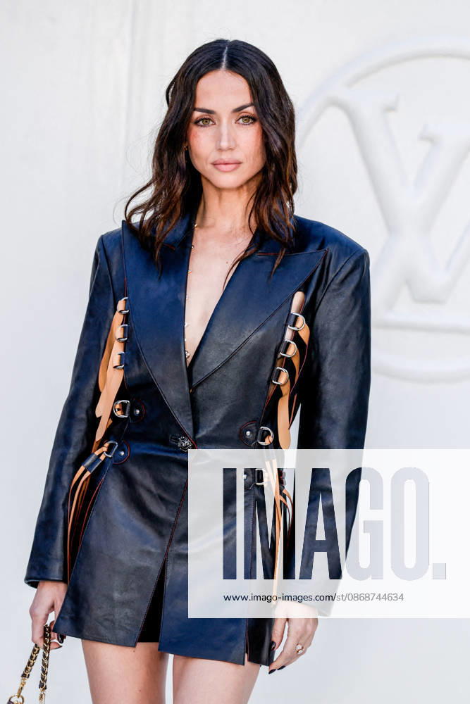 Ana de Armas at the photocall for the Louis Vuitton Spring Summer 2027 Women’s Ready-to-Wear collection during Paris Fashion Week (PFW) at the Cité internationale universitaire de Paris, France, on October 6, 2026. Olivier Borde, Bestimage. Photocall at the Louis Vuitton Women’s Ready-to-Wear Spring Summer 2027 show as part of Paris Fashion Week on October 6, 2026, in Paris, France. Paris, France