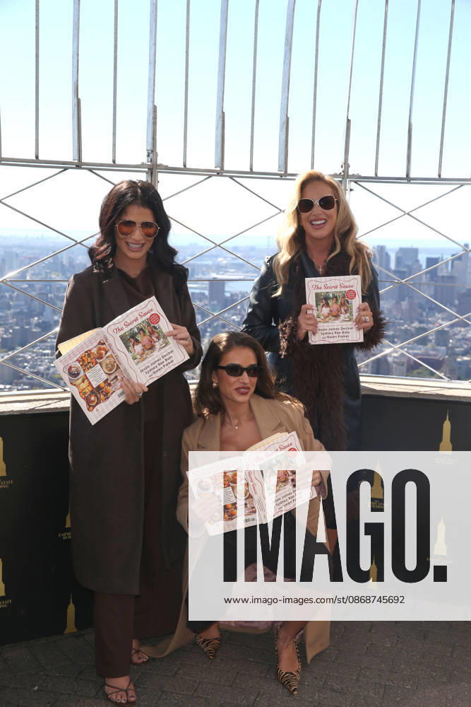 SYDNEY RAE BASS, JESSIE JAMES DECKER, and KAREN PARKER, visited the Empire State Building to promote their new family cook book ‘The Secret Sauceâ New York USA - ZUMAh16_ 20261006_zaf_h16_058