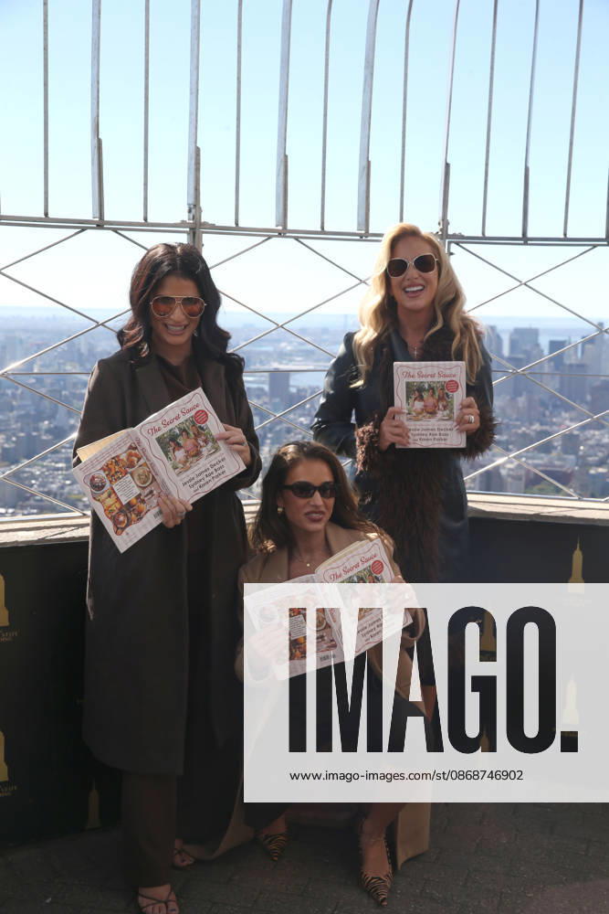 SYDNEY RAE BASS, JESSIE JAMES DECKER, and KAREN PARKER, visited the Empire State Building to promote their new family cook book ‘The Secret Sauceâ New York USA - ZUMAh16_ 20261006_zaf_h16_059