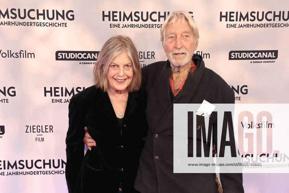 Angela Winkler und Wigand Witting bei der Heimsuchung Film Premiere am 6.10.2026 im Kino International in Berlin Angela Winkler and Wigand Witting attend the premiere of Heimsuchung The Beloved at Kino International on October 6, 2026l in Berlin, Germany Heimsuchung Filmpremiere in Berlin