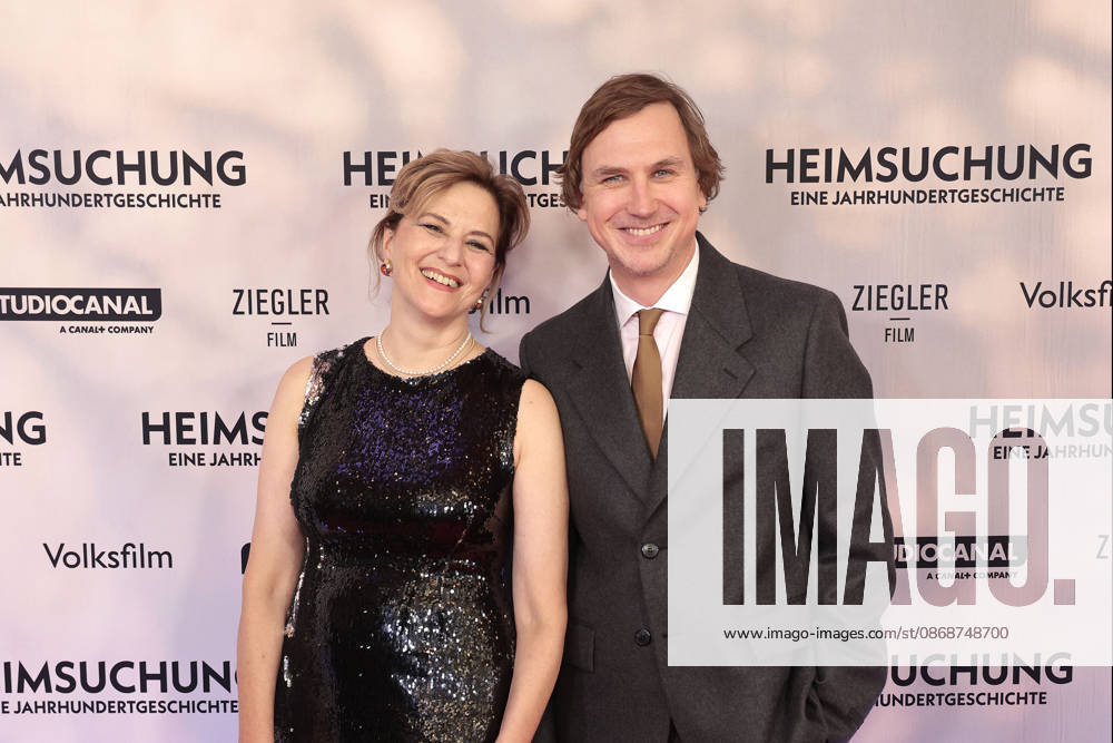 Martina Gedeck und Lars Eidinger bei der Heimsuchung Film Premiere am 6.10.2026 im Kino International in Berlin Martina Gedeck and Lars Eidinger attend the premiere of Heimsuchung The Beloved at Kino International on October 6, 2026l in Berlin, Germany Heimsuchung Filmpremiere in Berlin
