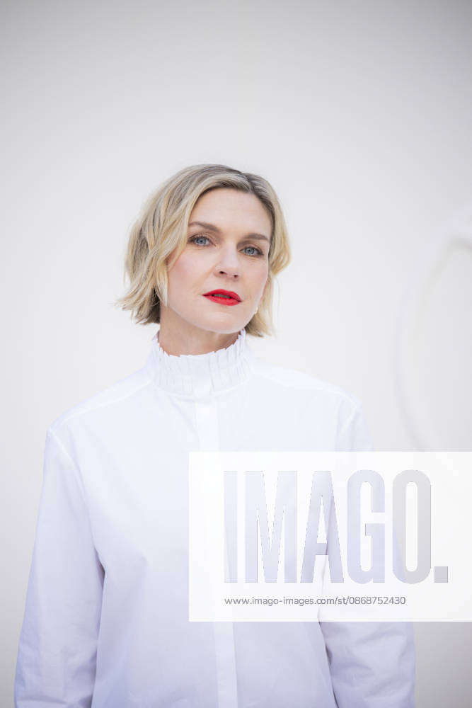 Louis Vuitton - Photocall - Paris Fashion Week EB Rhea Seehorn attends the Louis Vuitton Womenswear Spring Summer 2027 show as part of Paris Fashion Week on October 06, 2026 in Paris, France. Photo by Eliot Blondet ABACAPRESS.COM Paris France France