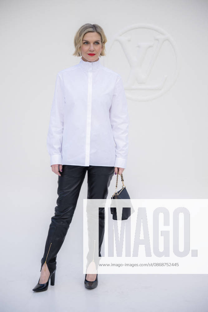 Louis Vuitton - Photocall - Paris Fashion Week EB Rhea Seehorn attends the Louis Vuitton Womenswear Spring Summer 2027 show as part of Paris Fashion Week on October 06, 2026 in Paris, France. Photo by Eliot Blondet ABACAPRESS.COM Paris France France