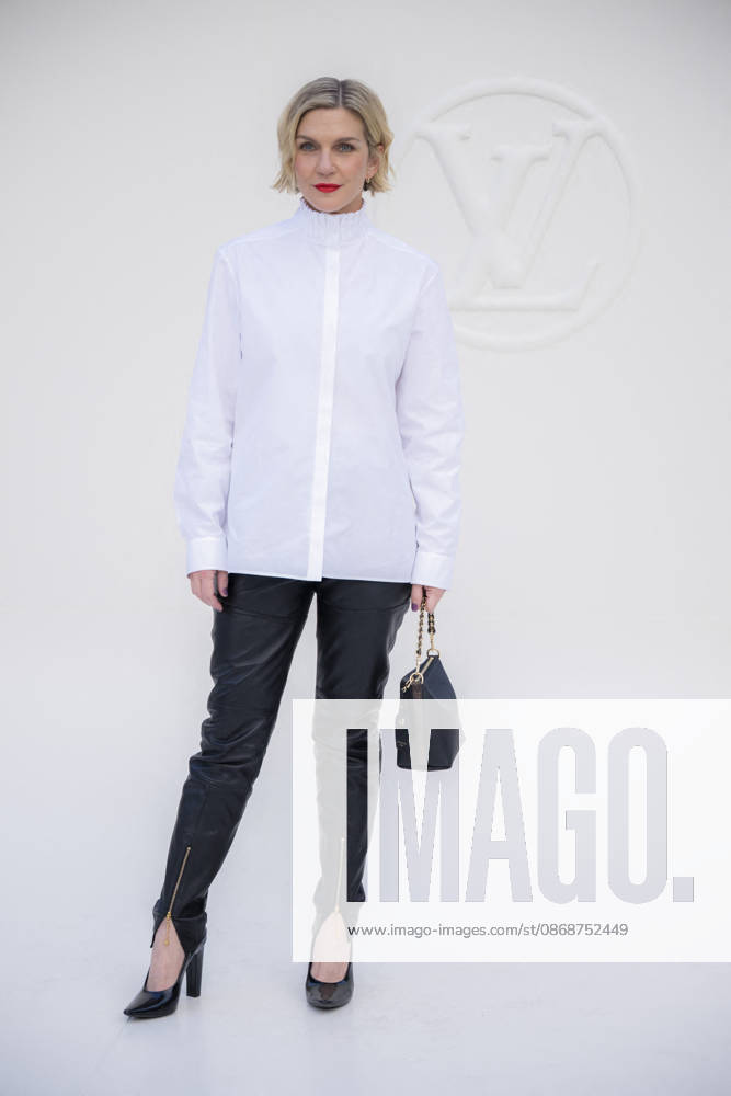 Louis Vuitton - Photocall - Paris Fashion Week EB Rhea Seehorn attends the Louis Vuitton Womenswear Spring Summer 2027 show as part of Paris Fashion Week on October 06, 2026 in Paris, France. Photo by Eliot Blondet ABACAPRESS.COM Paris France France