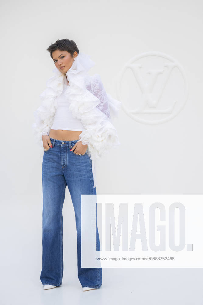 Louis Vuitton - Photocall - Paris Fashion Week EB Zendaya attends the Louis Vuitton Womenswear Spring Summer 2027 show as part of Paris Fashion Week on October 06, 2026 in Paris, France. Photo by Eliot Blondet ABACAPRESS.COM Paris France France