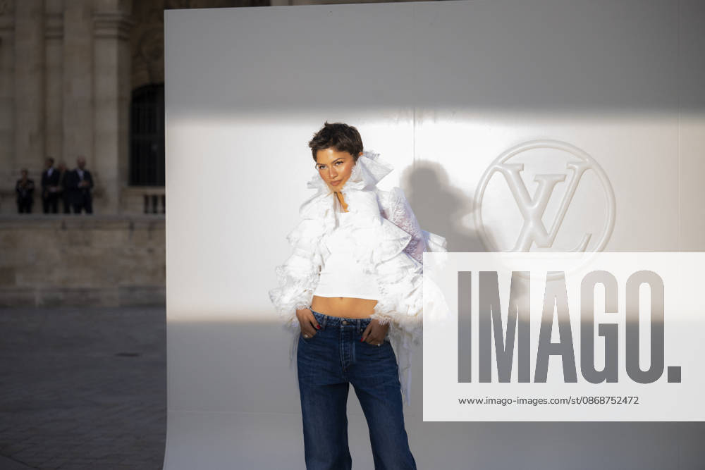Louis Vuitton - Photocall - Paris Fashion Week EB Zendaya attends the Louis Vuitton Womenswear Spring Summer 2027 show as part of Paris Fashion Week on October 06, 2026 in Paris, France. Photo by Eliot Blondet ABACAPRESS.COM Paris France France