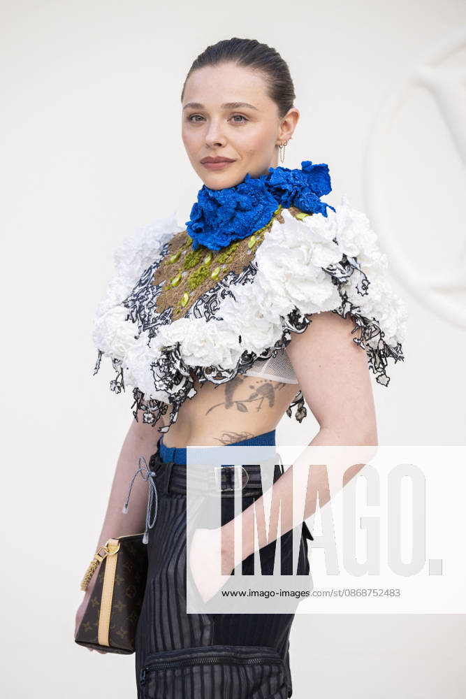 Louis Vuitton - Photocall - Paris Fashion Week EB Chloe Grace Moretz attends the Louis Vuitton Womenswear Spring Summer 2027 show as part of Paris Fashion Week on October 06, 2026 in Paris, France. Photo by Eliot Blondet ABACAPRESS.COM Paris France France