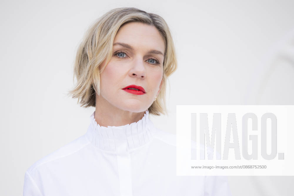 Louis Vuitton - Photocall - Paris Fashion Week EB Rhea Seehorn attends the Louis Vuitton Womenswear Spring Summer 2027 show as part of Paris Fashion Week on October 06, 2026 in Paris, France. Photo by Eliot Blondet ABACAPRESS.COM Paris France France