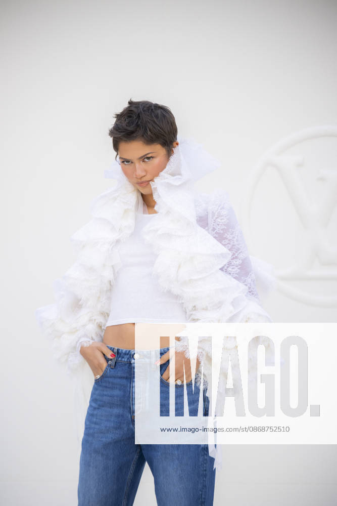 Louis Vuitton - Photocall - Paris Fashion Week EB Zendaya attends the Louis Vuitton Womenswear Spring Summer 2027 show as part of Paris Fashion Week on October 06, 2026 in Paris, France. Photo by Eliot Blondet ABACAPRESS.COM Paris France France