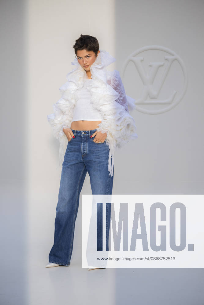 Louis Vuitton - Photocall - Paris Fashion Week EB Zendaya attends the Louis Vuitton Womenswear Spring Summer 2027 show as part of Paris Fashion Week on October 06, 2026 in Paris, France. Photo by Eliot Blondet ABACAPRESS.COM Paris France France