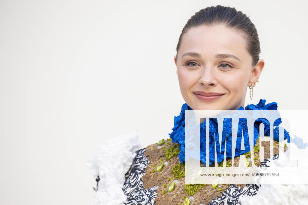 Louis Vuitton - Photocall - Paris Fashion Week EB Chloe Grace Moretz attends the Louis Vuitton Womenswear Spring Summer 2027 show as part of Paris Fashion Week on October 06, 2026 in Paris, France. Photo by Eliot Blondet ABACAPRESS.COM Paris France France