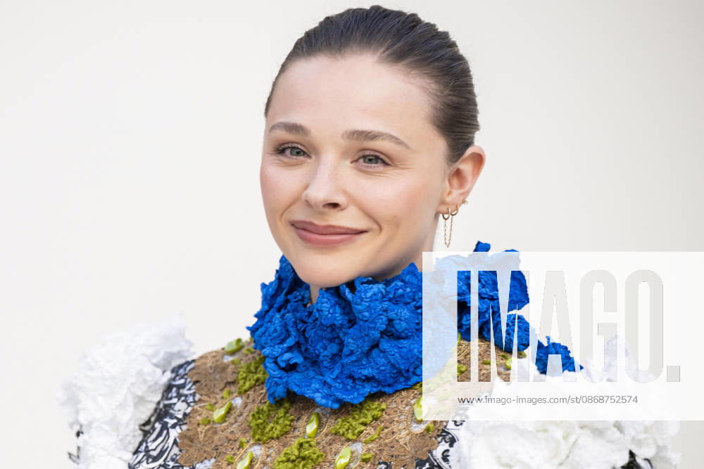 Louis Vuitton - Photocall - Paris Fashion Week EB Chloe Grace Moretz attends the Louis Vuitton Womenswear Spring Summer 2027 show as part of Paris Fashion Week on October 06, 2026 in Paris, France. Photo by Eliot Blondet ABACAPRESS.COM Paris France France