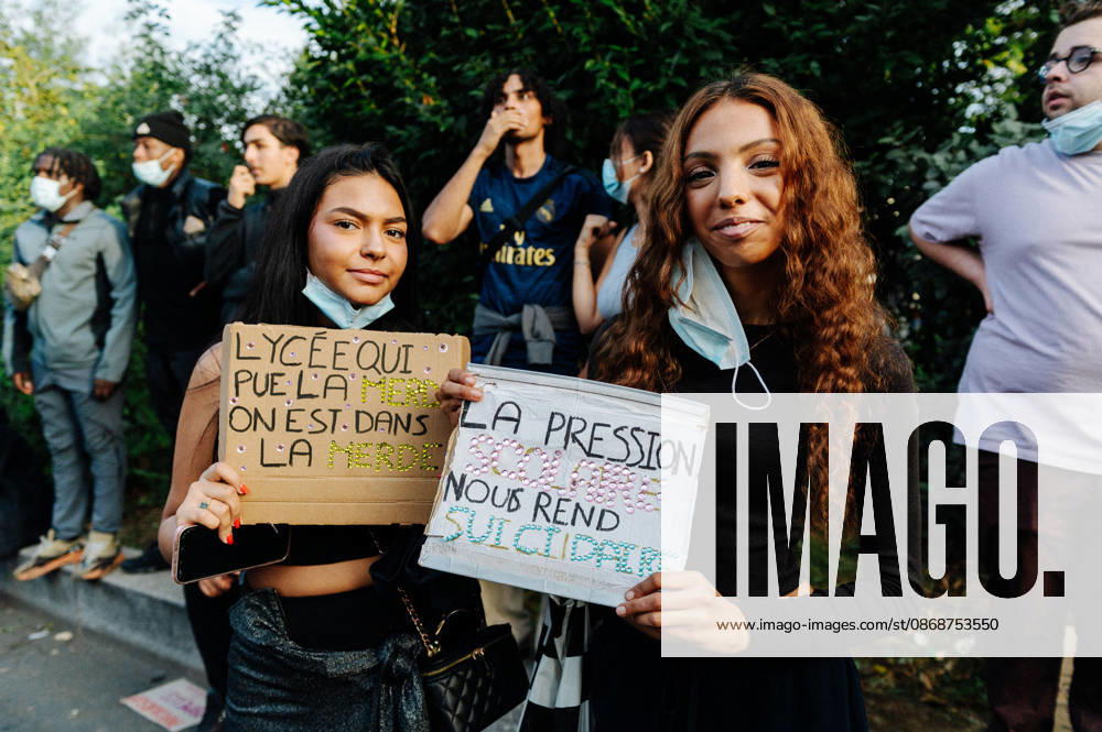 As part of the nationwide student protest, the march in Paris on Tuesday drew between 56,000 and 100,000 demonstrators, according to the Ministry of the Interior and the organising secondary school and student organisations (USL, FAGE, Union étudiante, UNEF). The demonstration proceeded peacefully, despite a few scuffles at Place de la Nation. - 06 10 2026 - France Ile-de-France (region) Paris - JanxSchmidt-Whitley LexPictorium LePictorium_0342056