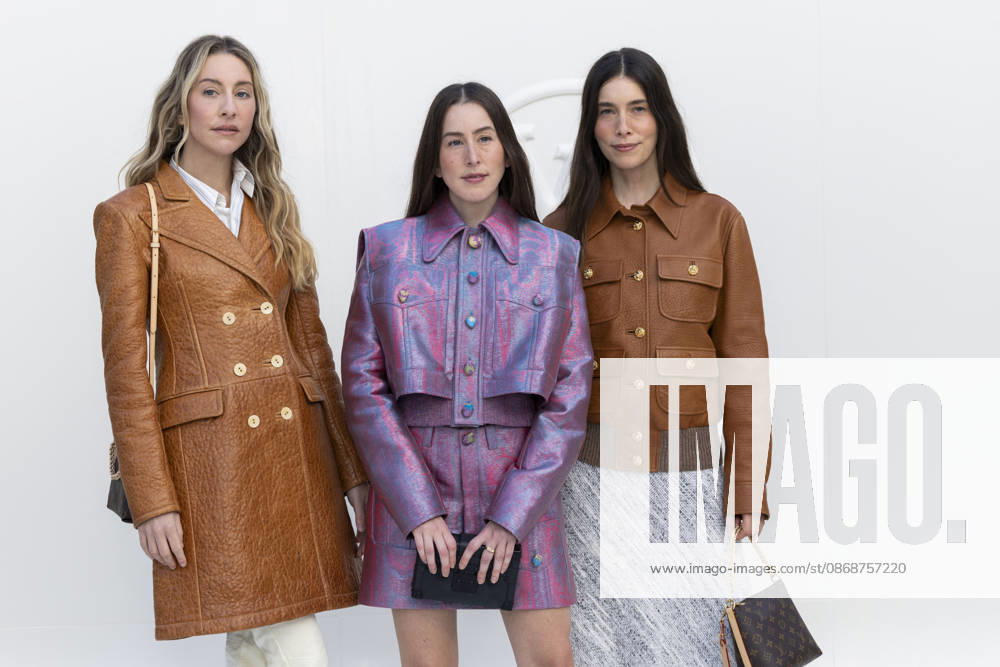 Este Haim, Alana Haim, and Danielle Haim at the photocall for the Louis Vuitton Women’s Ready-to-Wear Spring Summer 2027 show during Paris Fashion Week (PFW) at the Cité internationale universitaire de Paris, France, on October 6, 2026. Olivier Borde, Bestimage. Photocall at the Louis Vuitton Women’s Ready-to-Wear Spring Summer 2027 show as part of Paris Fashion Week on October 6, 2026, in Paris, France.