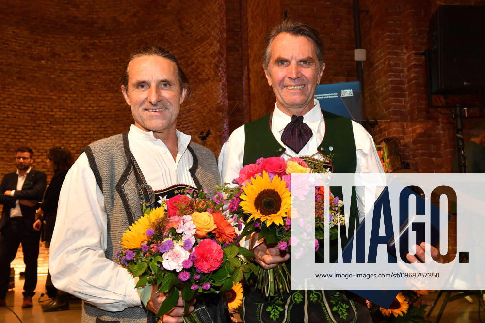 Alexander Huber und Thomas Huber (Huber Buam) bei der Verleihung der Bayerischen Staatsmedaille fuer soziale Verdienste in der Allerheiligen-Hofkirche, Residenz am 6.10.2026 in Muenchen Alexander Huber and his brother Thomas Huber attend the presentation of the Bavarian State Medal for Social Merit in the All Saints Court Church (Allerheiligen-Hofkirche) at the Residenz on October 6, 2026 in Munich, Germany Bayerische Staatsmedaille fuer Maria Riesch und die Huber Brueder in Muenchen