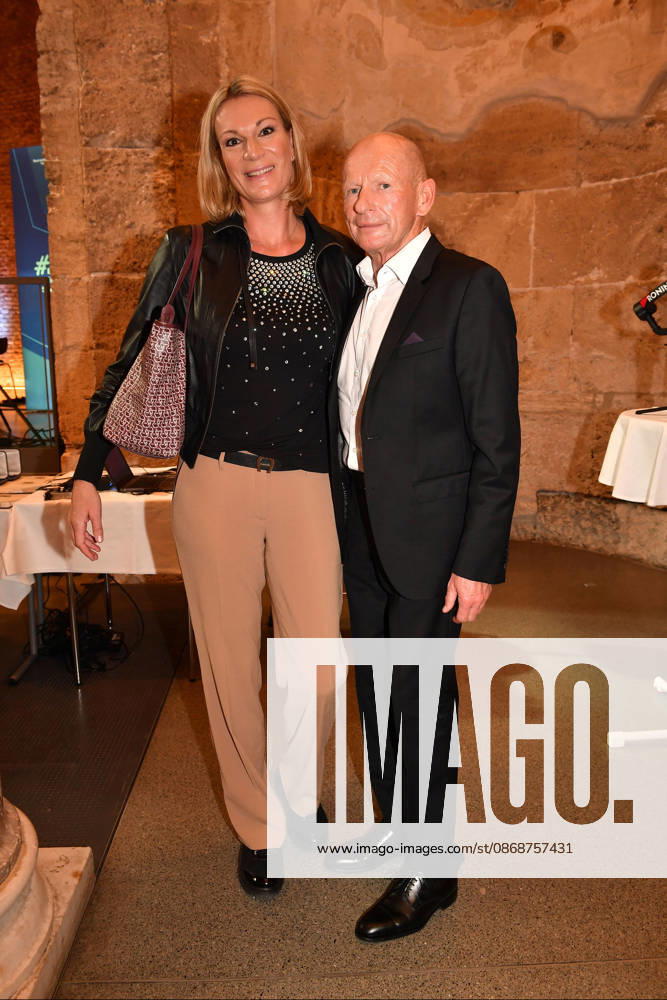 Maria Höfl-Riesch und Johann Schrempf bei der Verleihung der Bayerischen Staatsmedaille fuer soziale Verdienste in der Allerheiligen-Hofkirche, Residenz am 6.10.2026 in Muenchen Maria Riesch and Johann Schrempf attend the presentation of the Bavarian State Medal for Social Merit in the All Saints Court Church (Allerheiligen-Hofkirche) at the Residenz on October 6, 2026 in Munich, Germany Bayerische Staatsmedaille fuer Maria Riesch und die Huber Brueder in Muenchen